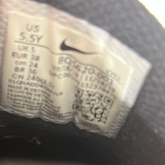 Nike Kyrie Flytrap Basketball Sneaker- Size 5.5 Youth - Picture 6 of 8